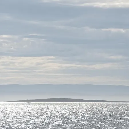 シャレー Seljenes Russenes